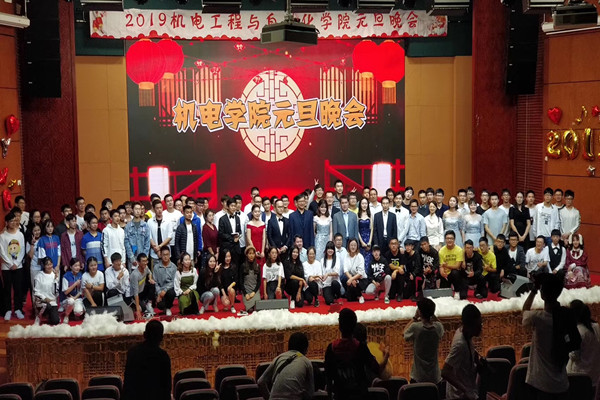 1546849531579048880.jpg 9工作人员合照_小图.jpg